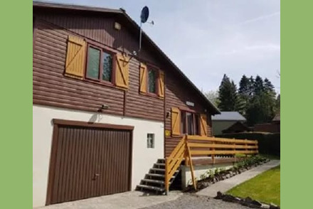 Chalet in Durbuy op afgesloten terrein van 800m2 4 honden HW510